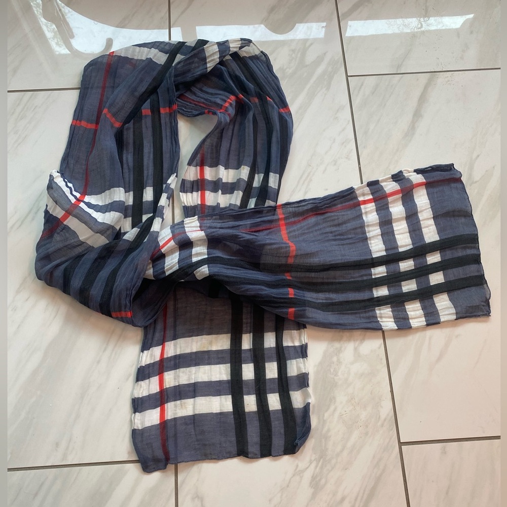 Burberry 2000’s skinny scarf blue plaid